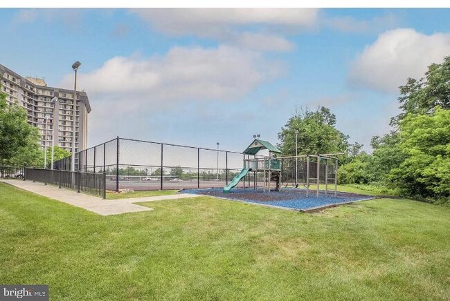 Building Photo - 20926 Valley Forge Cir