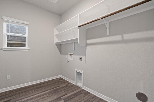 Building Photo - 528 Loriner Wy