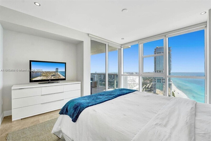 Building Photo - 18201 Collins Ave