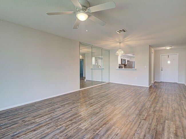 Building Photo - 2BD/2BA Mission Lakes Condo