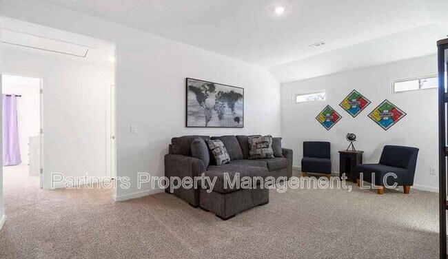 Building Photo - 1918 Larkspur St