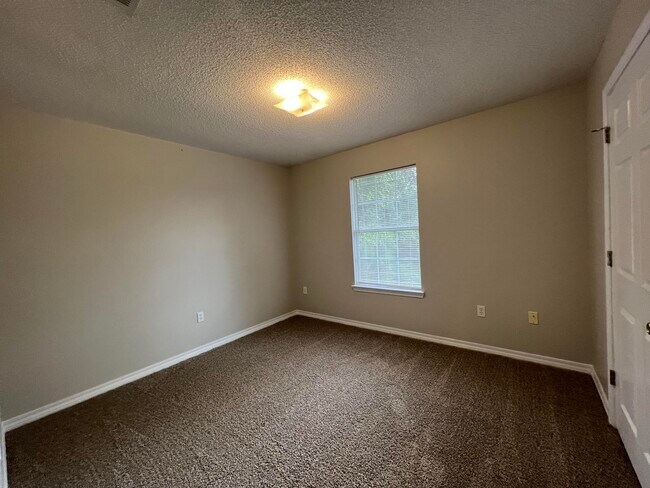 Building Photo - 232 Runnymeade Dr