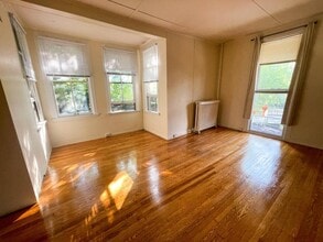 Building Photo - 103 E Spencer St