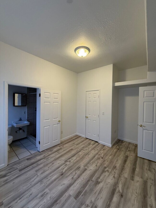 Building Photo - 1334 N Downing St