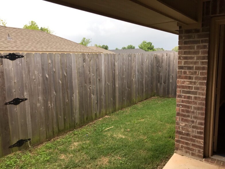 Building Photo - 4267 Castlegate Dr