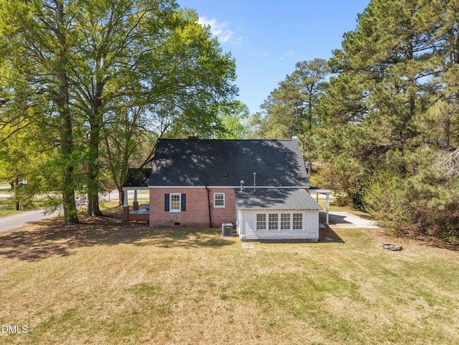 Building Photo - 302 W Main St