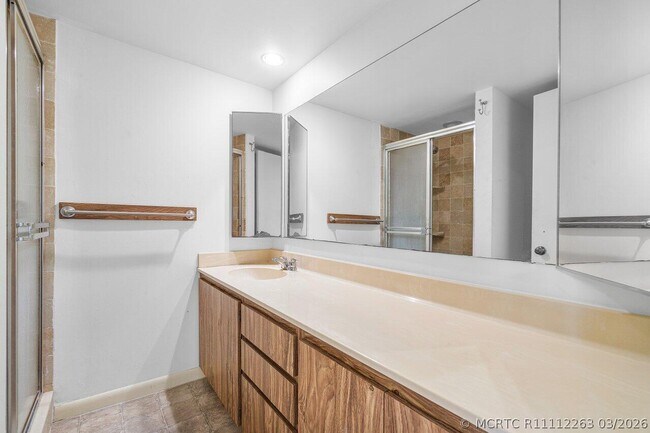 Building Photo - 1619 16th Ct