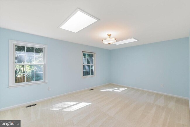 Building Photo - 6860 Williamsburg Pond Ct