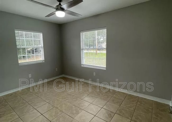 Building Photo - 5 Ellinor Ct