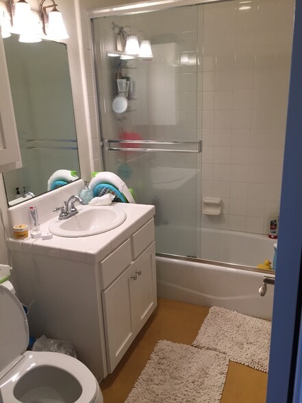 bath - 306 4th St