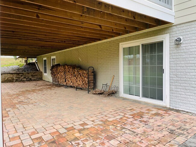Separate entrance - 2216 Laurel Ridge Rd