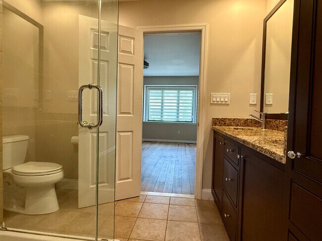 Building Photo - 5545 Doral Dr