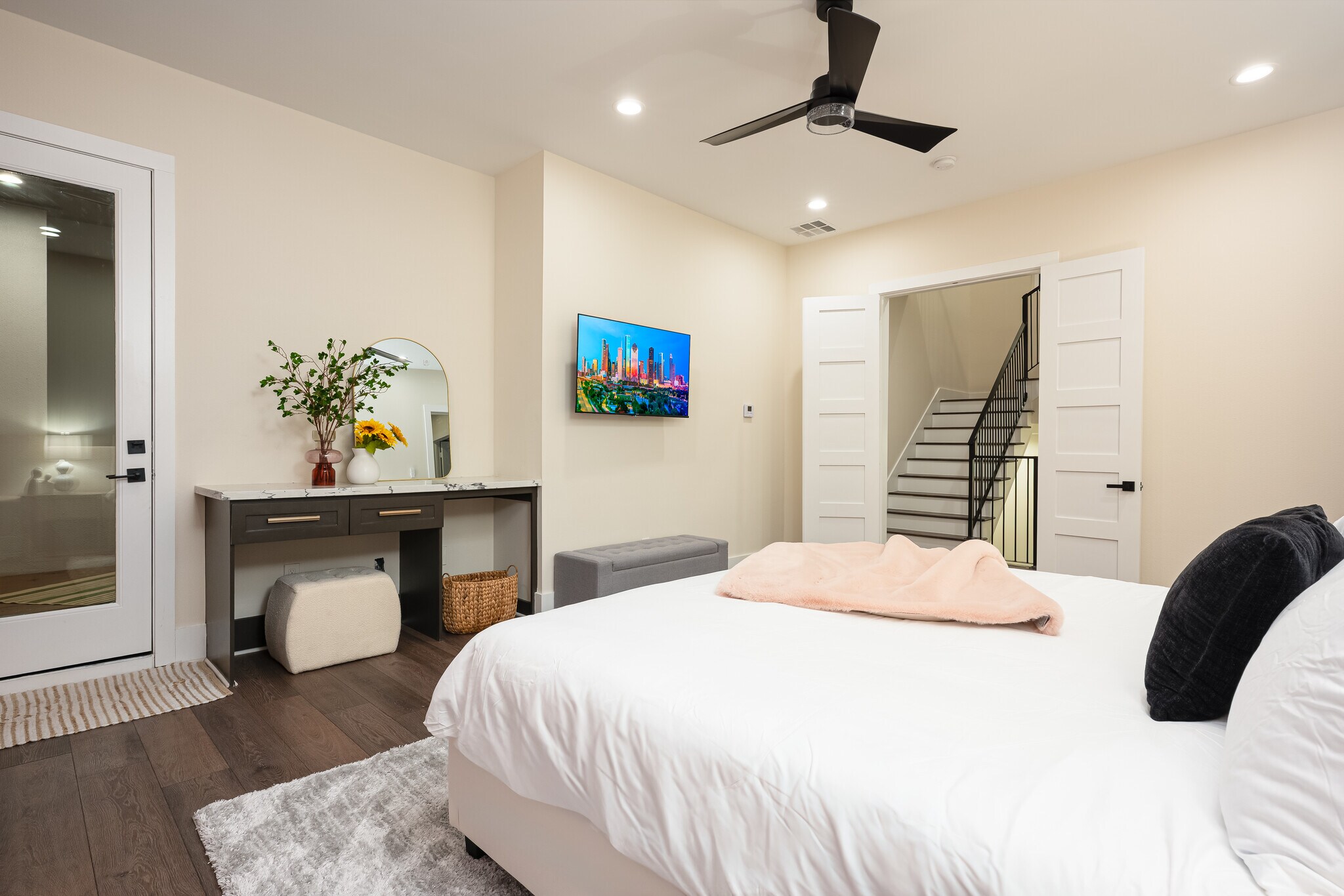 Building Photo - 917 Thompson St