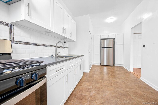 Building Photo - 933 Saratoga Ave