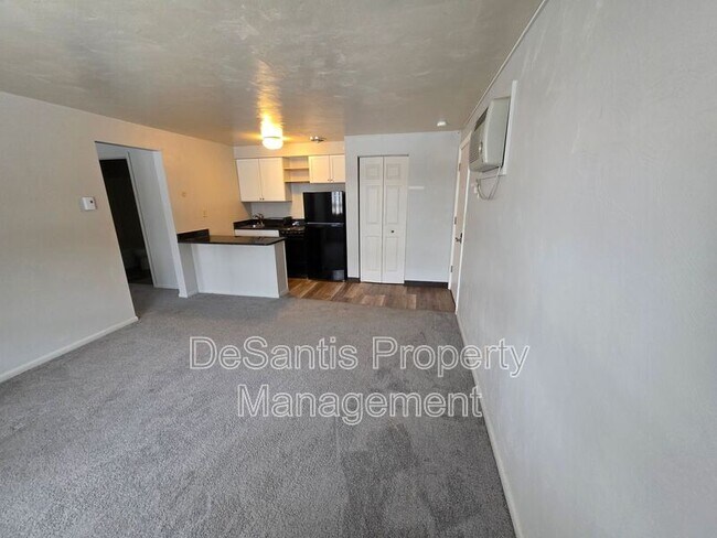 Building Photo - 404 Lunar Ln