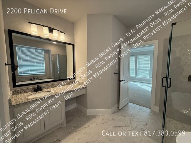Building Photo - 2200 Pelican Dr