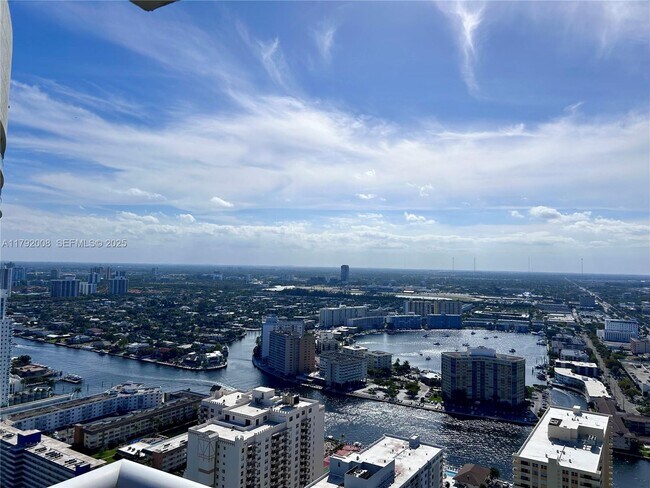 Building Photo - 1830 S Ocean Dr