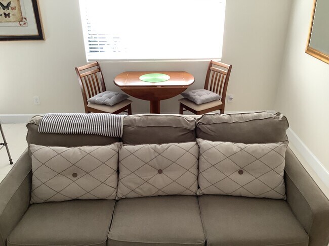 Building Photo - 2700 1st NE Ave