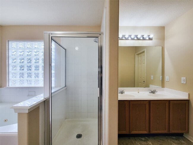 Building Photo - 19718 Byron Meadows Dr