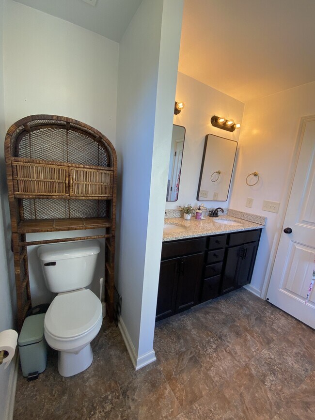 Building Photo - 1053 Castlerock Dr