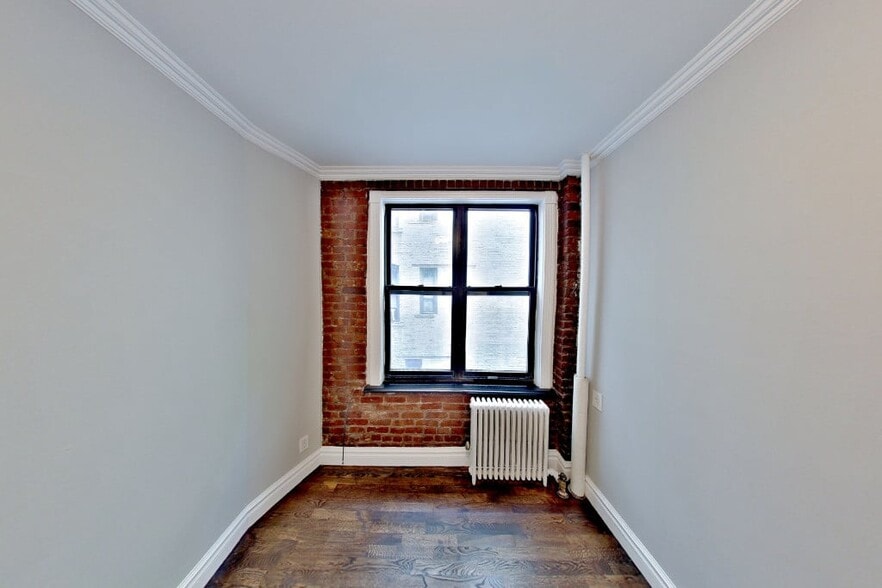 Building Photo - 416 E 13th St