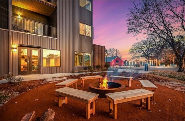 Building Photo - 280 NW Red Barn Cir