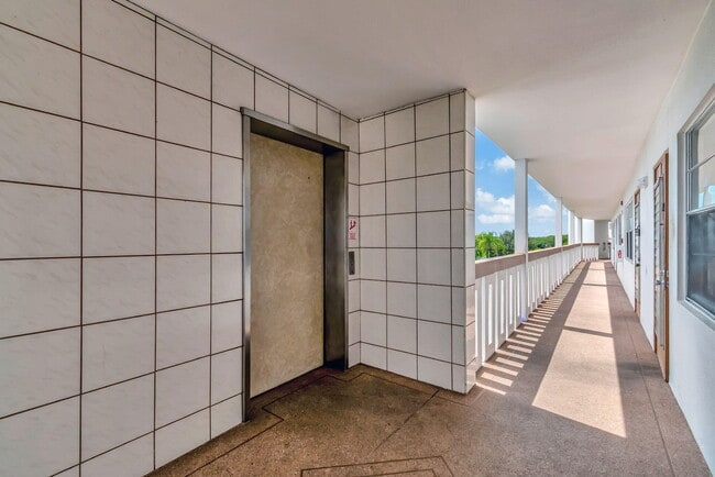 Building Photo - 4050 Cornwall C