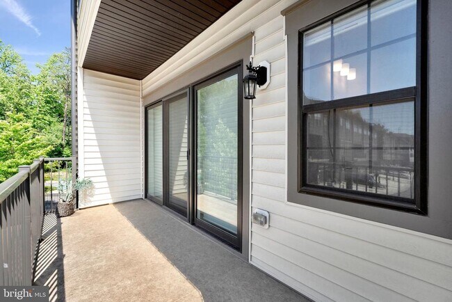 Building Photo - 4402 Fair Lakes Ct