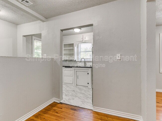 Building Photo - 1841 N Gatewood Ave