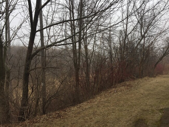 Building Photo - 2724 Hidden Dr