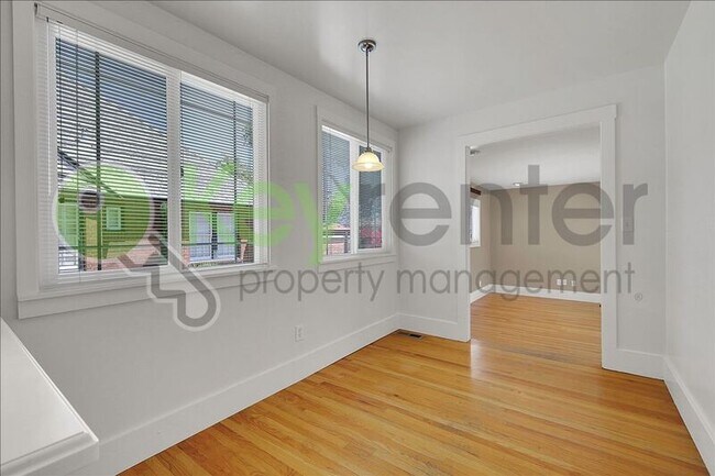 Building Photo - 2933 27th St