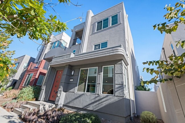 Building Photo - 3 Bedroom + Loft for Lease GREAT PARK LOCA...