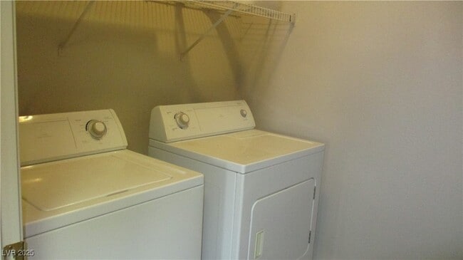 Building Photo - 8250 N Grand Canyon Dr