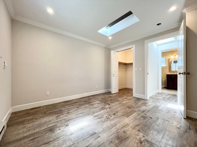 Building Photo - Stunning 1-Bed, 1-Bath with Private Entrance/Parking - UTILITIES INCLUDED!