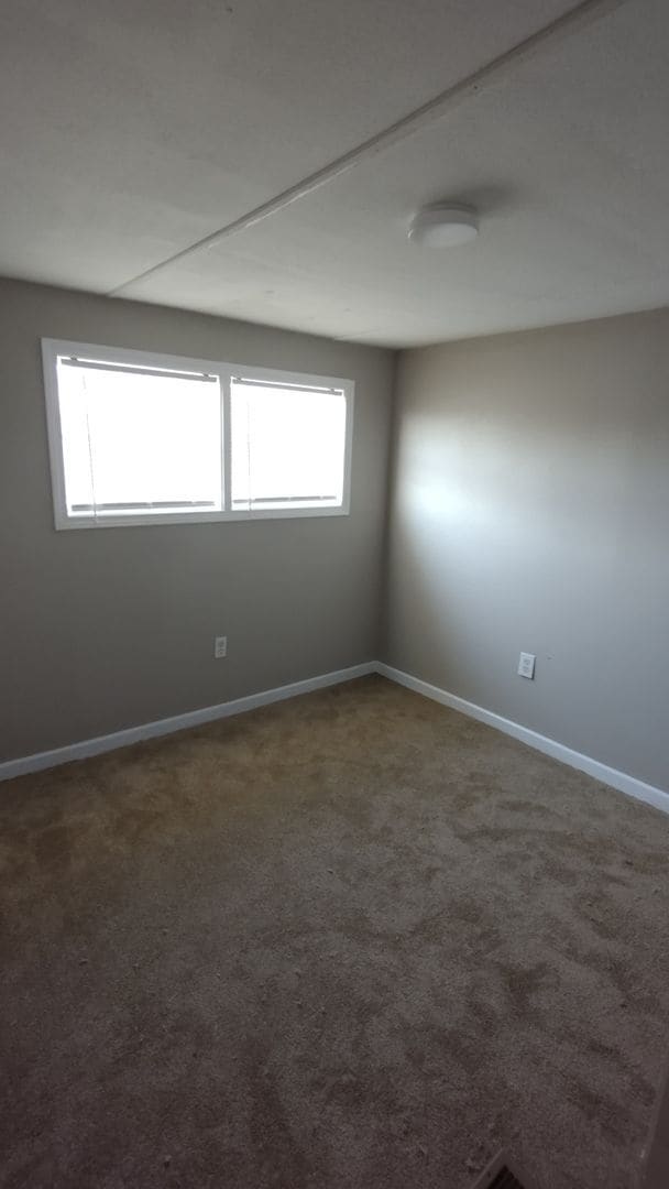 Building Photo - 2 Bedrooms with 2 Bathrooms Home on Large ...