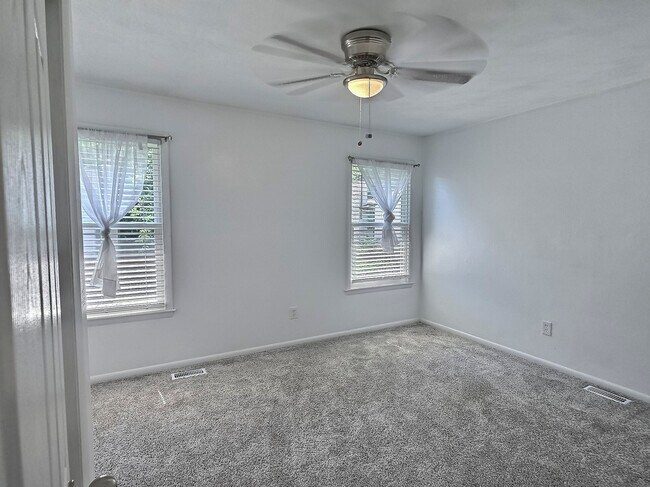 Building Photo - 613 Folkstone Way