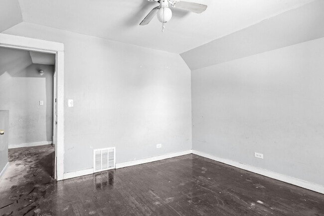 Building Photo - 6913 S Throop St
