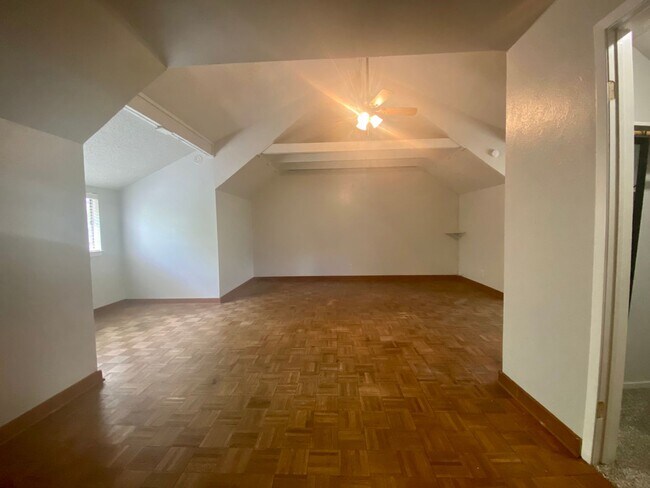 Building Photo - 4/3 Home in Clarksville! Incredible location! Available for August Prelease