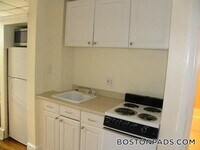 Building Photo - 879 Beacon St