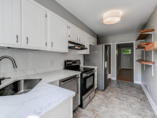 Building Photo - 111 Stanmore Rd