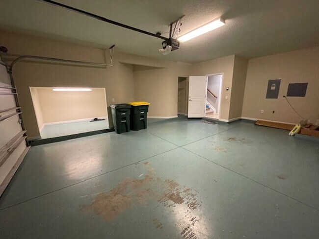 Building Photo - Midtowne