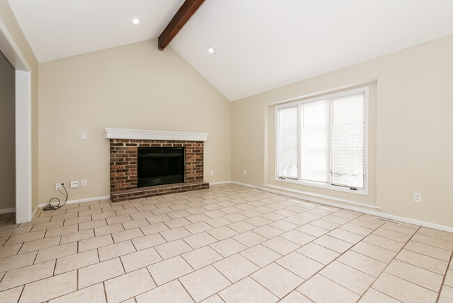 Building Photo - Spacious 4-Bedroom Home