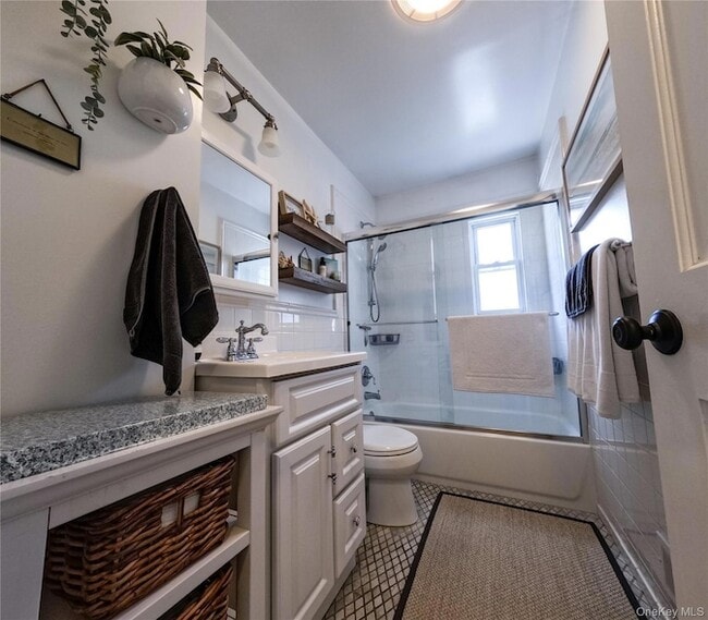 Building Photo - 4 Shorewood Dr