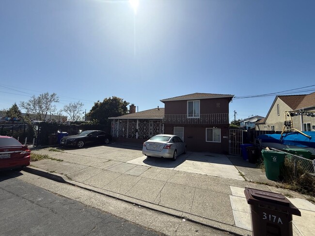 Building Photo - 317 45th St