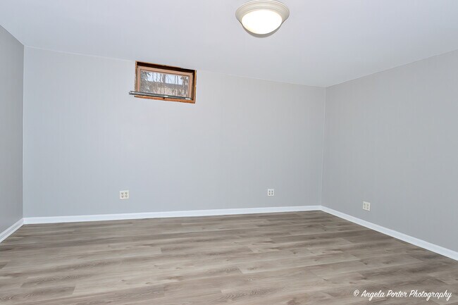 Building Photo - 40 Pine Tree Row