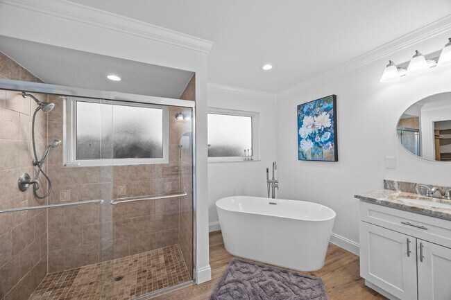 Building Photo - 2400 Seaford Dr