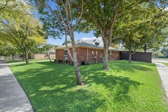 Building Photo - 6005 Parkplace Dr