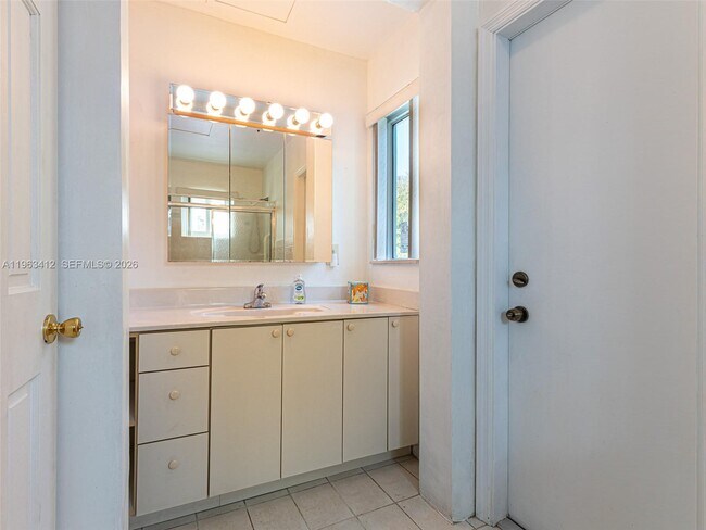 Building Photo - 630 SW 25th Rd