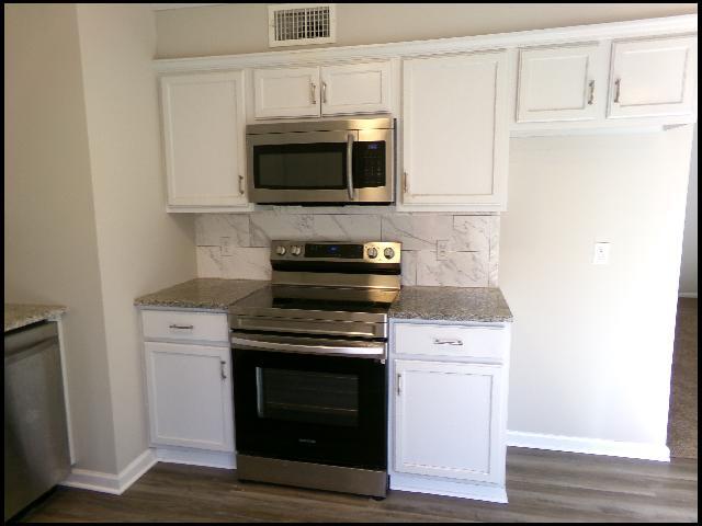 Building Photo - 8 Brookway Ln