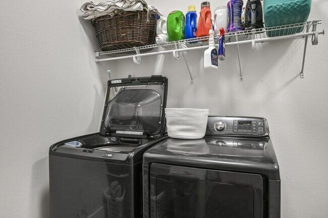 Building Photo - 995 Airport Rd